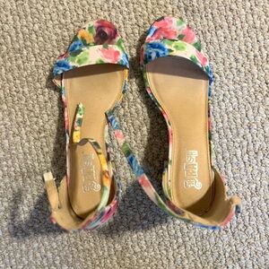 Adorable sandals with ankle straps